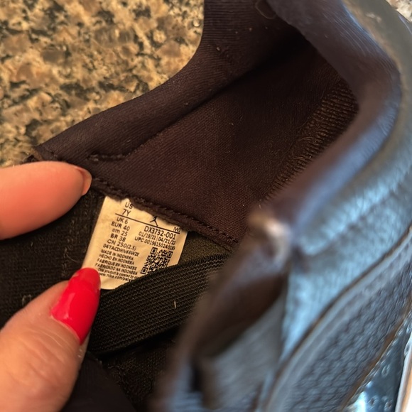 Jordan Kids Black and Blue Athletic Shoes 7Y - Picture 12 of 15